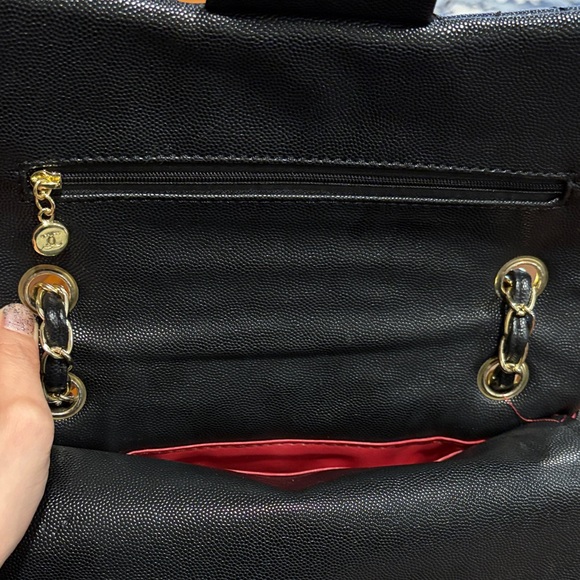 Says Chanel Black Quilted Shoulder Bag with Gold Chain - Picture 7 of 13